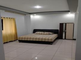 Hotel Arini 2，位于马卡萨的酒店