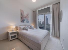 Alluring 1 BD Apartment in Business Bay with Burj Khalifa view，位于迪拜Al Wajeha Al Maeyah海运站附近的酒店