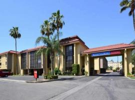California Inn and Suites Bakersfield，位于贝克斯菲尔德梅多斯菲尔德机场 - BFL附近的酒店