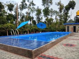 GiriDarshini Homestay - Pool, Falls, 3BH, Home Food & Estate，位于奇克马格尔的乡间豪华旅馆