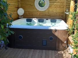 Arche de Lanoë jacuzzi，位于Labastide-Saint-Pierre的酒店