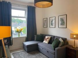 The Retreats 1 Kenfig Hill Pet Friendly 2 Bedroom Flat with King Size bed twin beds and sofa bed sleeps up to 5 people，位于Kenfig Hill的低价酒店