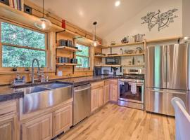 24-0132 Alma Retreat with Deck 17 Mi to Skiing，位于费尔普莱的酒店