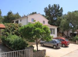 Apartments with a parking space Artatore, Losinj - 8007，位于康斯基的酒店