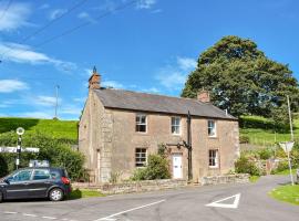 Staffield Cottage，位于Kirkoswald的带停车场的酒店