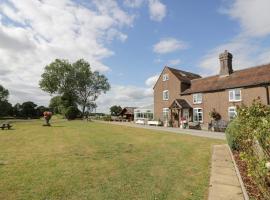 Far Coley Farm and Kilnhurst Log Cabin，位于斯塔福德的酒店