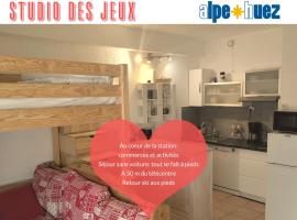 Studio des Jeux - Alpe d'Huez Hyper Centre - 4-5 personnes - Wifi，位于于埃的酒店