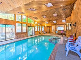 Lovely Manorwood Home with Private Indoor Pool!，位于皮阿拉普的酒店