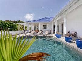 VILLA MALLORY, 3 bedrooms, private pool and ocean view，位于圣马丁岛的酒店