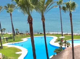 Mi Capricho 2BA Beachfront Complex-Apartment Beachside With sea views，位于卡拉德米哈斯的高尔夫酒店
