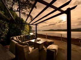 Hazelbank, sleeps 10, on the shores of Loch Fyne，位于科尔朵的酒店