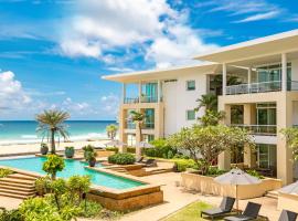 Happy Apartment on Karon Beach，位于卡伦海滩的带按摩浴缸的酒店