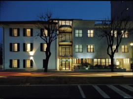 拉卡斯卡答酒店，位于阿佐诺圣保罗的酒店