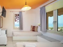 Hersonisos - Sleeps 15 - Parking - Pool - Garden