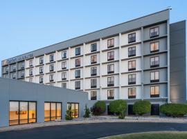 Comfort Inn & Suites Buffalo Airport，位于布法罗的酒店