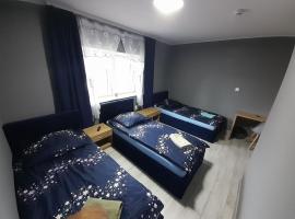 Szafir - NoclegiGrodziskPL，位于马佐夫舍地区格罗济斯克的酒店