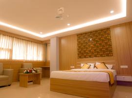 Hotel Emirates，位于Kānnangād的酒店