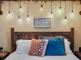 The Rustic Suite - Main Street Lodge in Berlin