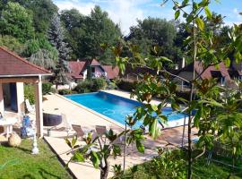 Villa de 4 chambres avec piscine privee terrasse amenagee et wifi a Jurancon，位于Jurançon的乡村别墅