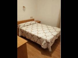 Room in Lodge - Double and single room - Pension Oria 1，位于卢阿尔卡的酒店