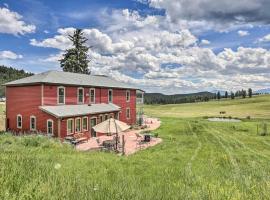 Mtn View and Group Ready Conifer Home on 100 Acres!，位于Conifer的酒店
