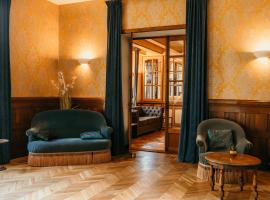 Le Cro-Magnon - hôtel & restaurant - piscine - climatisation，位于莱塞齐耶德泰阿克的酒店