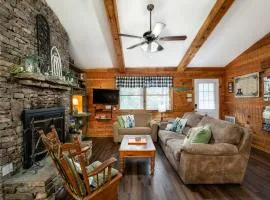 Bigfoot Haven-JacuzziTub, Fireplace, Seen on HGTV!