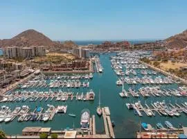 Amazing Cabo Marina condo with private jacuzzi