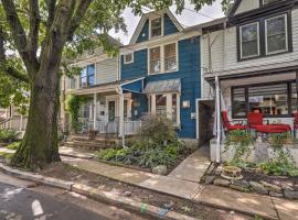 Charming Lambertville Retreat - 1 Mi to River!，位于兰伯特维尔的酒店
