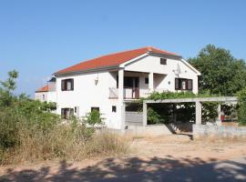 Apartments with a parking space Sali, Dugi otok - 910，位于萨利的酒店