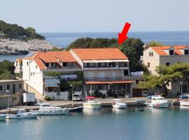 Apartments by the sea Zaklopatica, Lastovo - 8341，位于拉斯托伏的酒店