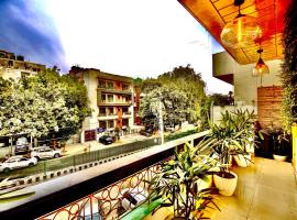 Lime Stays B&B GK-2 at Greater Kailash Metro South Delhi nearby Saket Select City，位于新德里的酒店