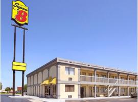 Super 8 Greensboro，位于格林斯伯勒的酒店
