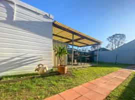 Cosy guesthouse with private garden，位于Padstow的酒店
