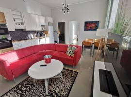 2-Bedroom Royal Apartment with Own Sauna in Kotka，位于科特卡的酒店