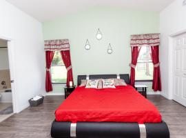 Beautiful Fully Furnished 2-Bedroom Luxury Home，位于基西米的酒店