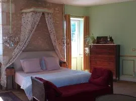 Chambre Louis XVI au Château de Champagne-Mouton