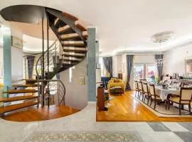 4 Bed Villa - Sleeps 10 - Pets - Pool - HotTub