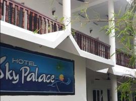 Sky Palace Beach Hotel，位于特里凡得琅的海滩酒店