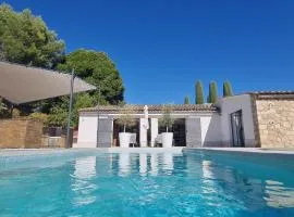 Les Cerisiers maison bertuli climatisé, Piscine chauffée, lit King size, classé 5 étoiles