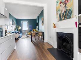 Modern 1 Bed Apartment, Sea Views, free parking, wifi, netflix，位于廷茅斯的酒店