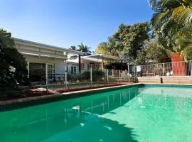 Hampton's House @ Southport - 3Bed Home+ Pool/BBQ