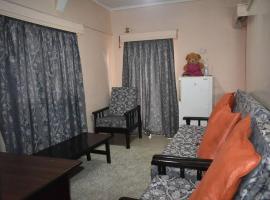 A peaceful and lovely 1 bedroom vacation Dina's little home，位于Meru的酒店