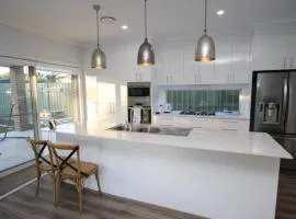 Lindyloo 13 Binda St, Hawks Nest