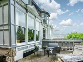 Gorgeous cottage in Bowness，位于鲍内斯温德米尔的酒店