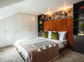 The West End Loft - 5* Retreat - Private Parking!