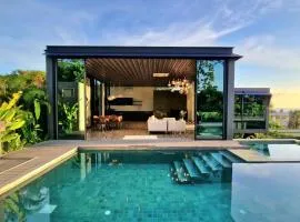 Villa Obsidian, with staff, sea view and walk to Choeng Mon beach