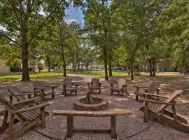 All-Encompassing Family Retreat Near Lake Texoma!