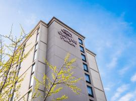 Crowne Plaza Newark Airport by IHG