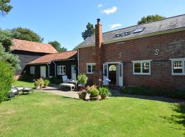 Stable Cottage at the Grove, Great Glemham，位于法拉姆灵厄姆的酒店